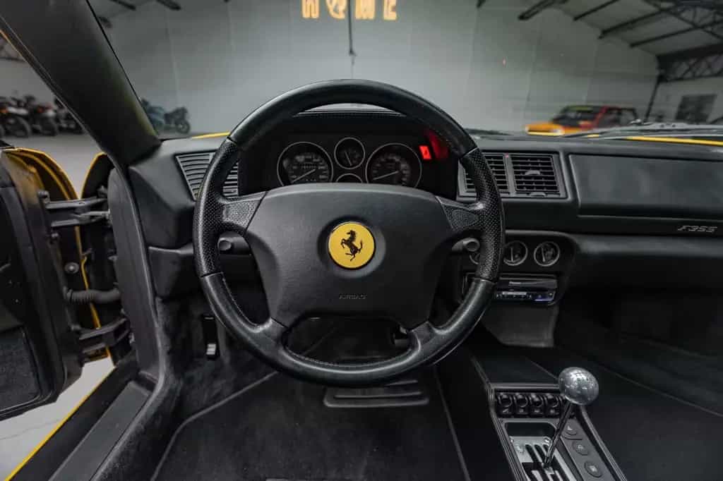 Ferrari F355 Berlinetta *Manual / Giallo Modena* 04/1997-photo-12