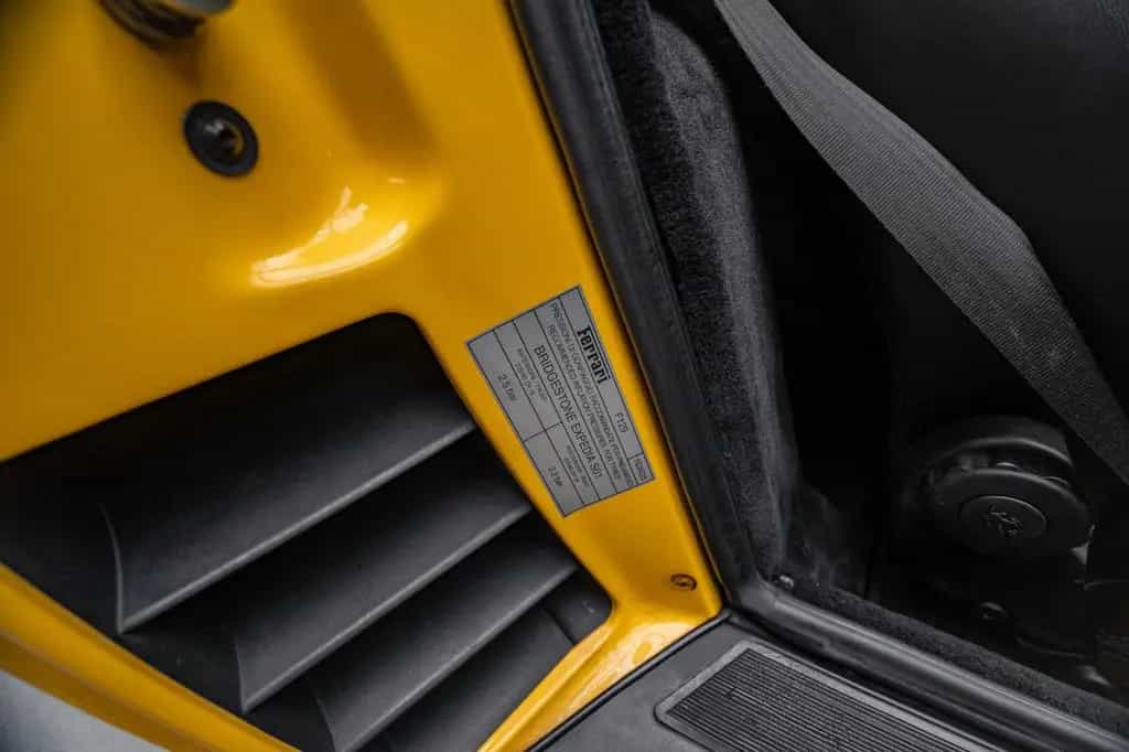 Ferrari F355 Berlinetta *Manual / Giallo Modena* 04/1997-photo-37