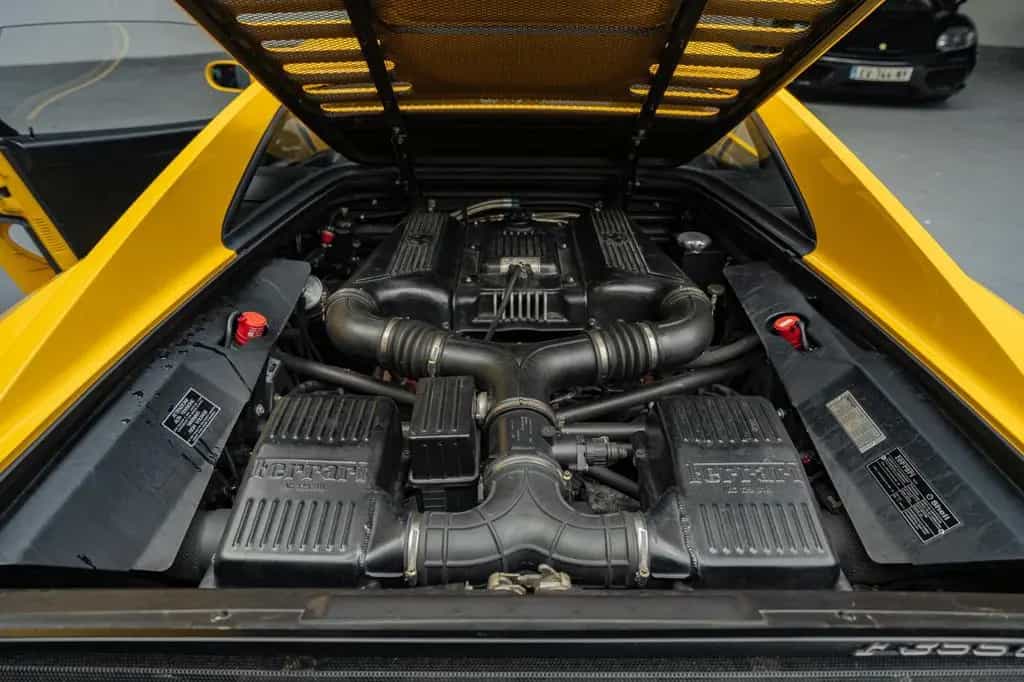 Ferrari F355 Berlinetta *Manual / Giallo Modena* 04/1997-photo-39