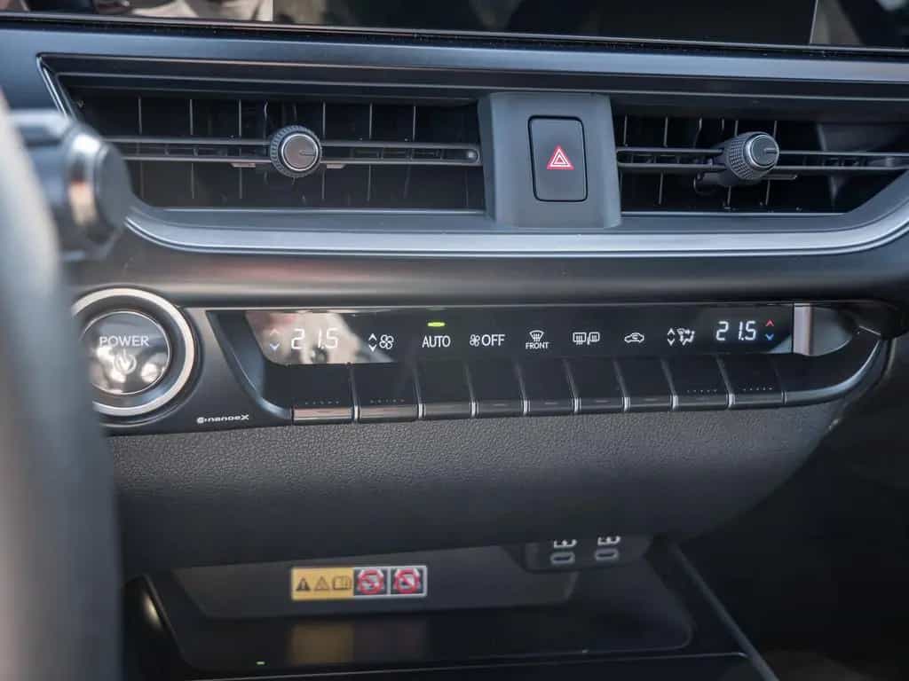 Lexus UX 250h Style+ Ed. PDC SHZ KAMERA ACC LED Facel. 01/2023-photo-18