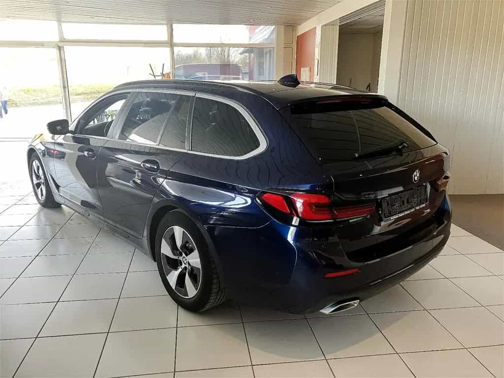 BMW 5 Series 520d Innovationspaket/HuD/AHK/Parkasst/4-Zonen 08/2022-photo-1