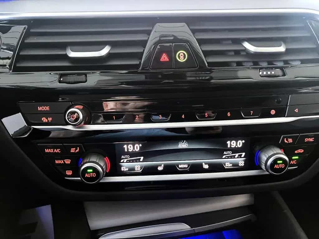 BMW 5 Series 520d Innovationspaket/HuD/AHK/Parkasst/4-Zonen 08/2022-photo-10