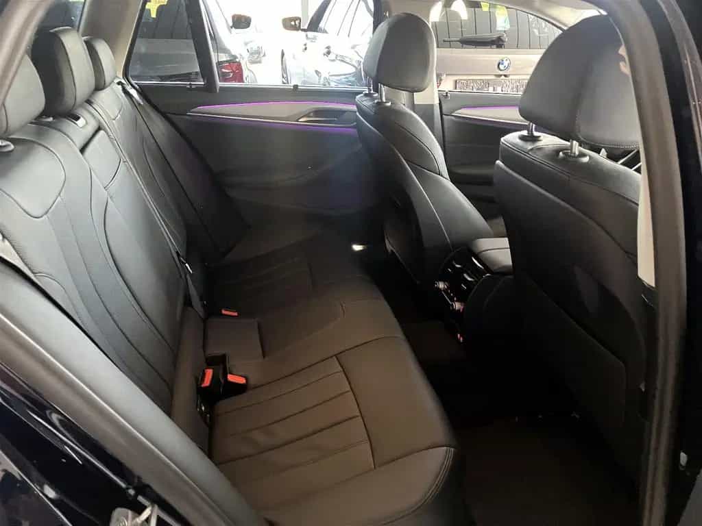 BMW 5 Series 520d Innovationspaket/HuD/AHK/Parkasst/4-Zonen 08/2022-photo-12