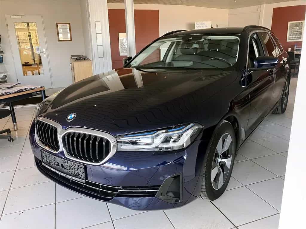 BMW 5 Series 520d Innovationspaket/HuD/AHK/Parkasst/4-Zonen 08/2022-photo-2