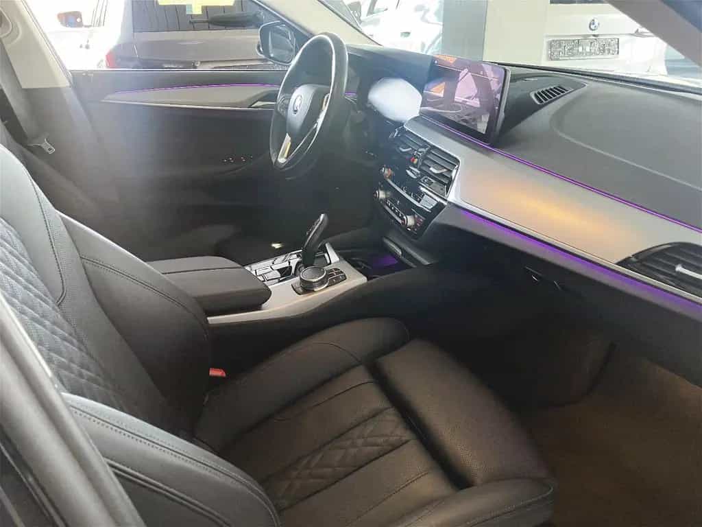 BMW 5 Series 520d Innovationspaket/HuD/AHK/Parkasst/4-Zonen 08/2022-photo-7