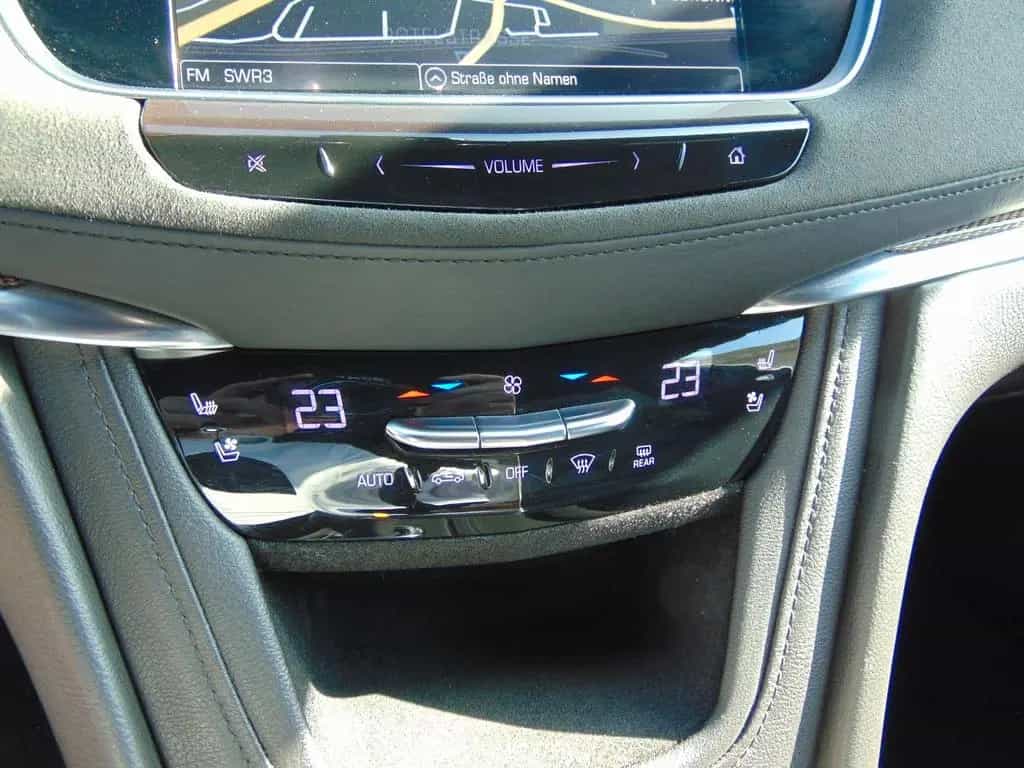 Cadillac XT5 3.6 V6 Platinum LED+Navi+SHZ+360+Bel.Sitz 01/2019-photo-15