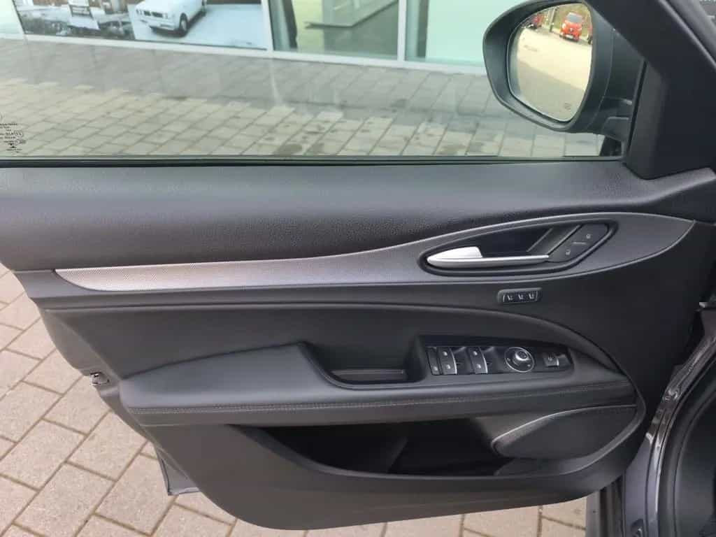 Alfa Romeo Stelvio 01/2019-photo-9