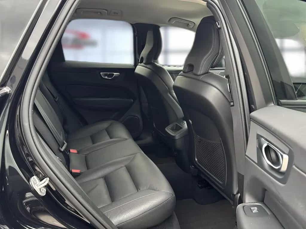 Volvo XC 60 Plus Dark 2WD Bluetooth LED Klima 12/2023-photo-18