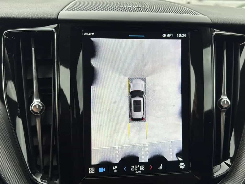 Volvo XC 60 Plus Dark 2WD Bluetooth LED Klima 12/2023-photo-21