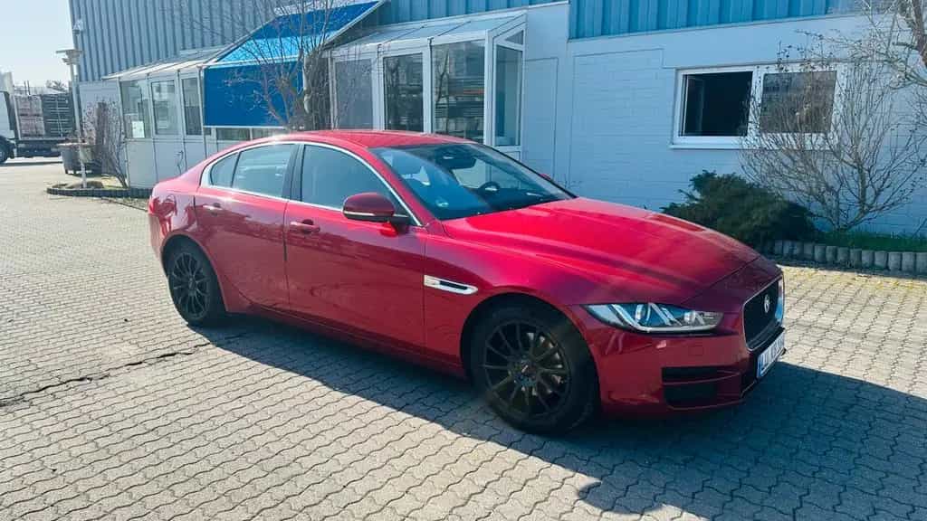 Jaguar XE E-Performance 163PS Portfolio Portfolio 09/2015-photo-1