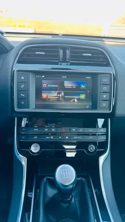 Jaguar XE E-Performance 163PS Portfolio Portfolio 09/2015-photo-9