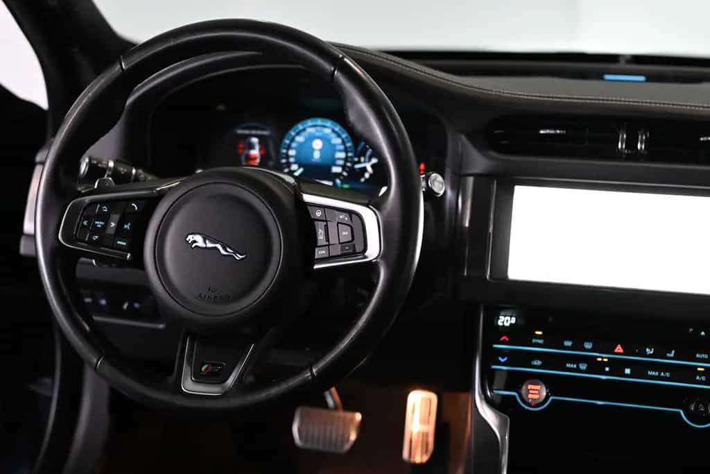 Jaguar XF D300 S Kombi LED Sportsitze Winter-Paket 04/2019-photo-19