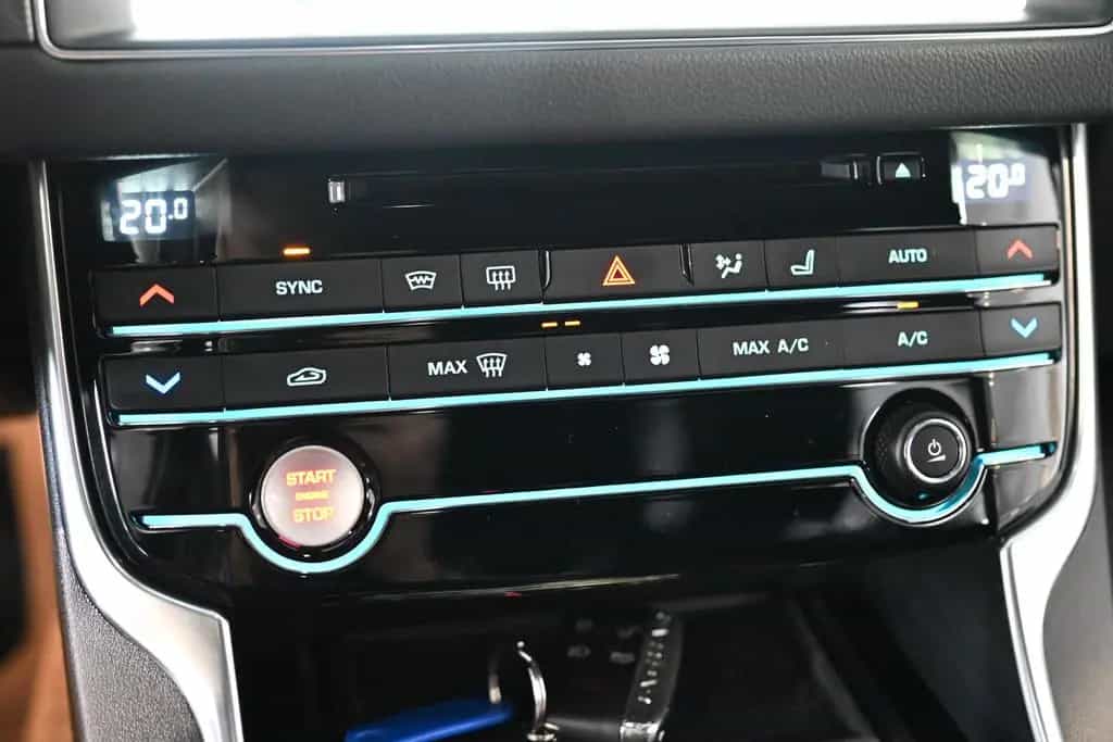 Jaguar XF D300 S Kombi LED Sportsitze Winter-Paket 04/2019-photo-24