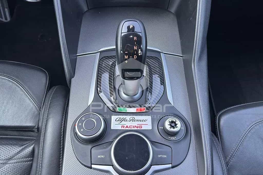 Alfa Romeo Giulia ROMEO Giulia 2.2 Turbodiesel 210 CV AT8 AWD 07/2017-photo-9