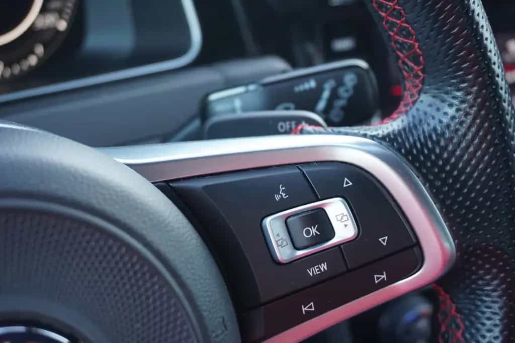 Volkswagen Golf 2.0 TSI GTI TCR LED Navi Reifnitz Dynaudio 05/2019-photo-24