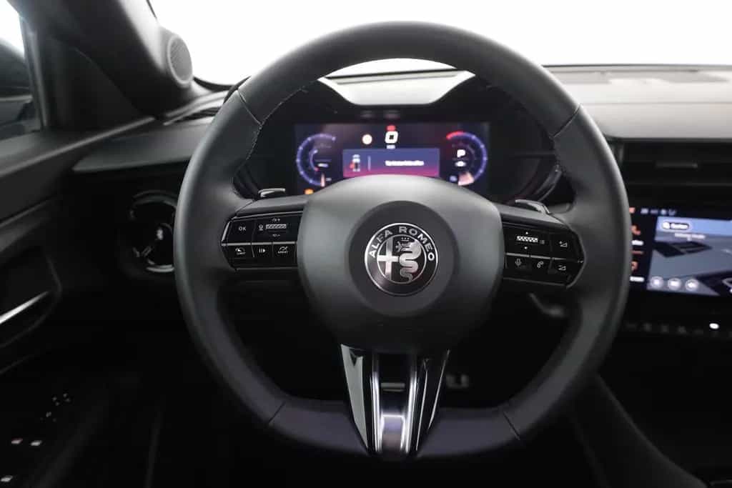 Alfa Romeo Junior Ibrida Speciale 1.2 VGT LED ACC Navi 01/2026-photo-12
