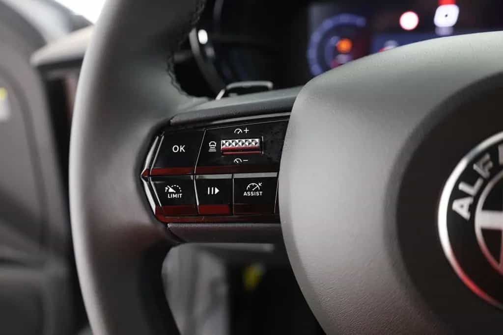 Alfa Romeo Junior Ibrida Speciale 1.2 VGT LED ACC Navi 01/2026-photo-13