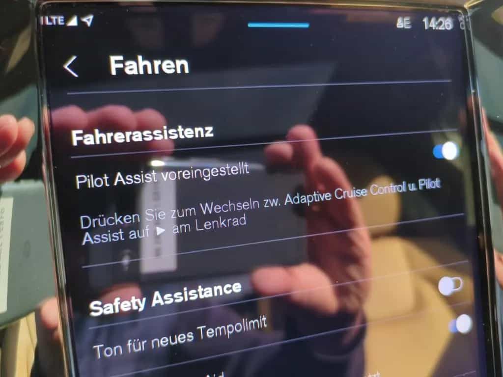 Volvo V60 Ultra Dark HUD Digitales Cockpit Memory Sitz 07/2025-photo-19