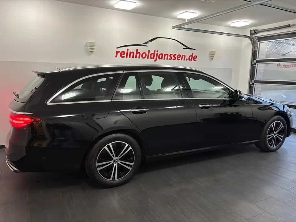 Mercedes-Benz E 300 d T 4M Multibeam 360° Burmester Distronic+ 10/2021-photo-3