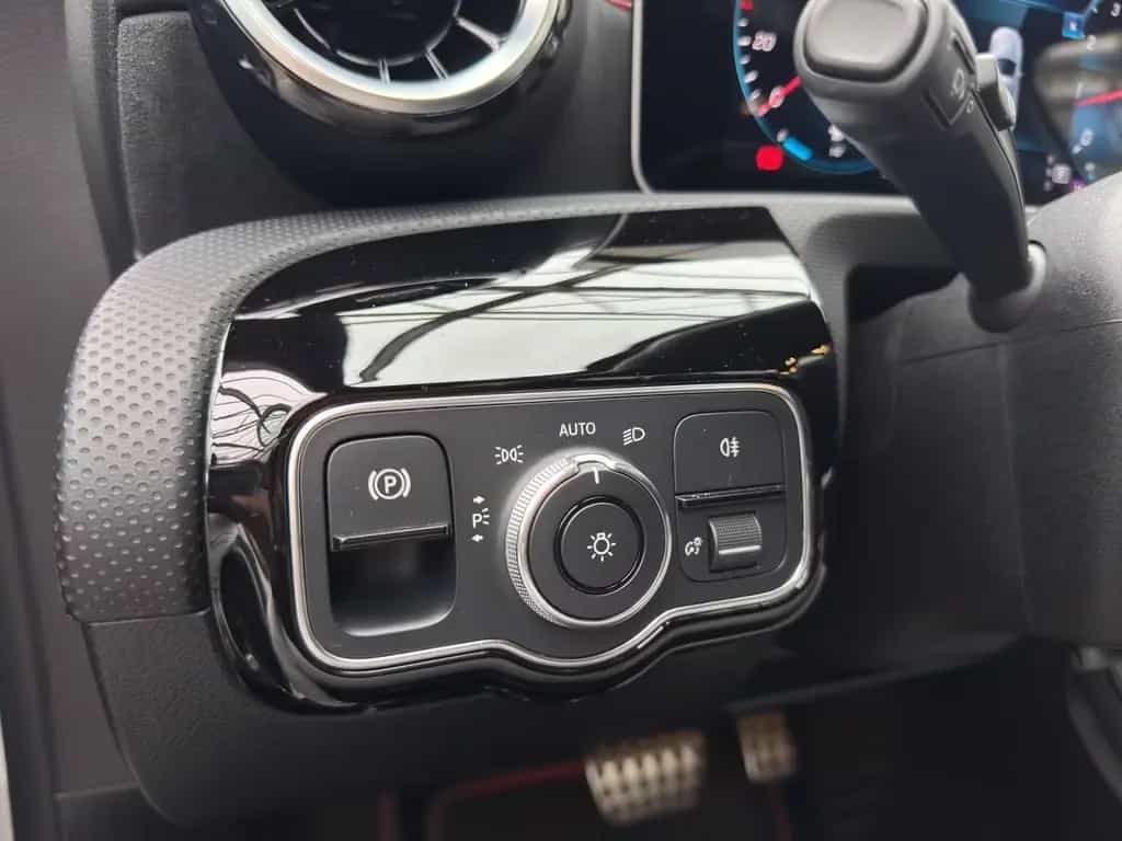Mercedes-Benz A 220 AMG Line KeyLess+LED+Navi+Pano+SD+SHZ+LM 06/2019-photo-19