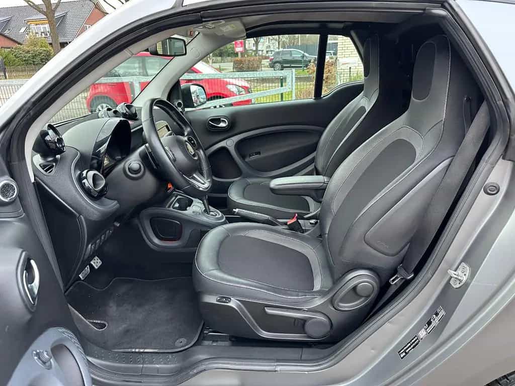Smart ForTwo Cabrio Brabus 109PS-LED-NAVI-JBL-KAM 06/2018-photo-9