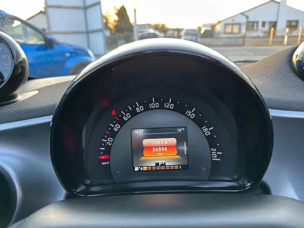 Smart ForTwo Cabrio Brabus 109PS-LED-NAVI-JBL-KAM 06/2018-photo-17