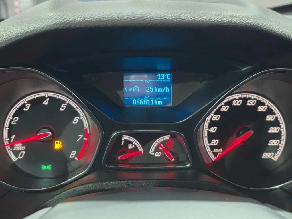 Ford Focus Lim. ST*SPORTAUSPUFFANLAGE*GEWINDEFAHRWERK 10/2014-photo-23