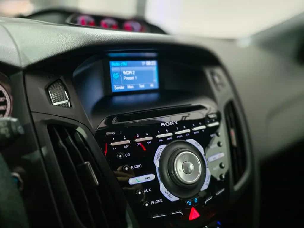 Ford Focus Lim. ST*SPORTAUSPUFFANLAGE*GEWINDEFAHRWERK 10/2014-photo-25