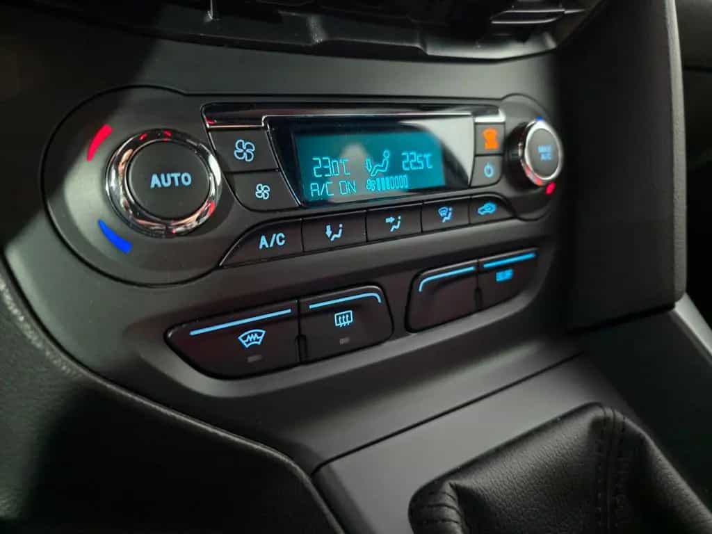 Ford Focus Lim. ST*SPORTAUSPUFFANLAGE*GEWINDEFAHRWERK 10/2014-photo-29