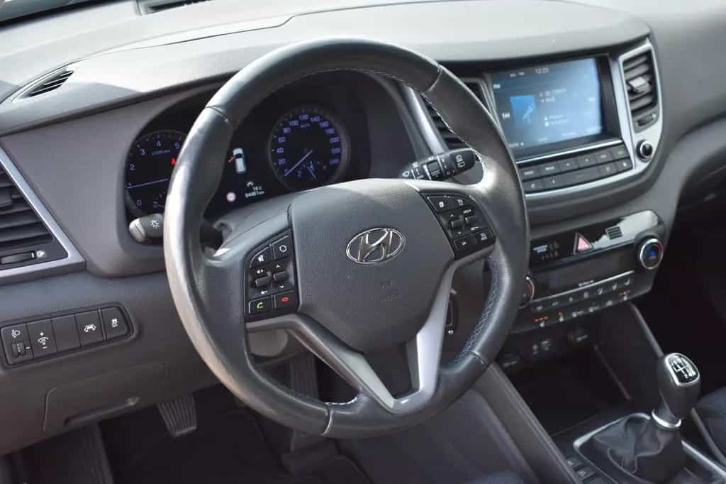 Hyundai TUCSON Style 2WD Panorama Dach Bluetooth Schaltr 02/2016-photo-12