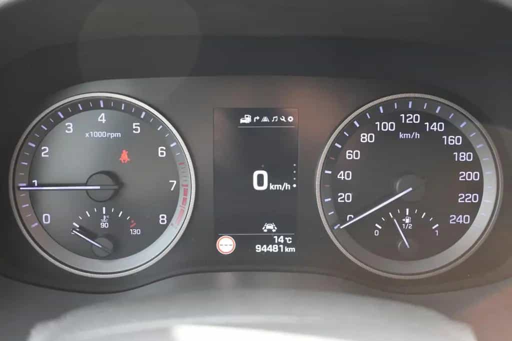 Hyundai TUCSON Style 2WD Panorama Dach Bluetooth Schaltr 02/2016-photo-14
