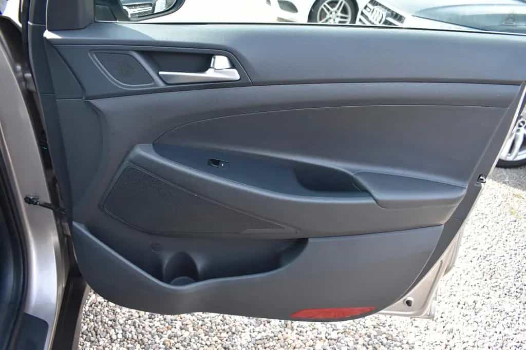 Hyundai TUCSON Style 2WD Panorama Dach Bluetooth Schaltr 02/2016-photo-16