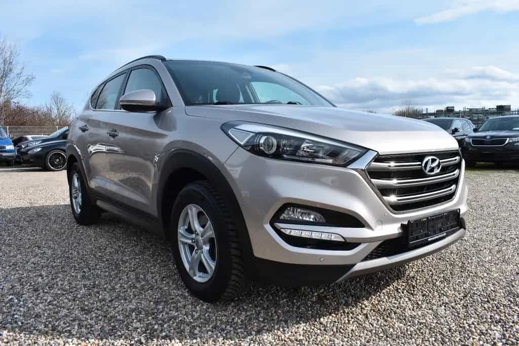 Hyundai TUCSON Style 2WD Panorama Dach Bluetooth Schaltr 02/2016-photo-2