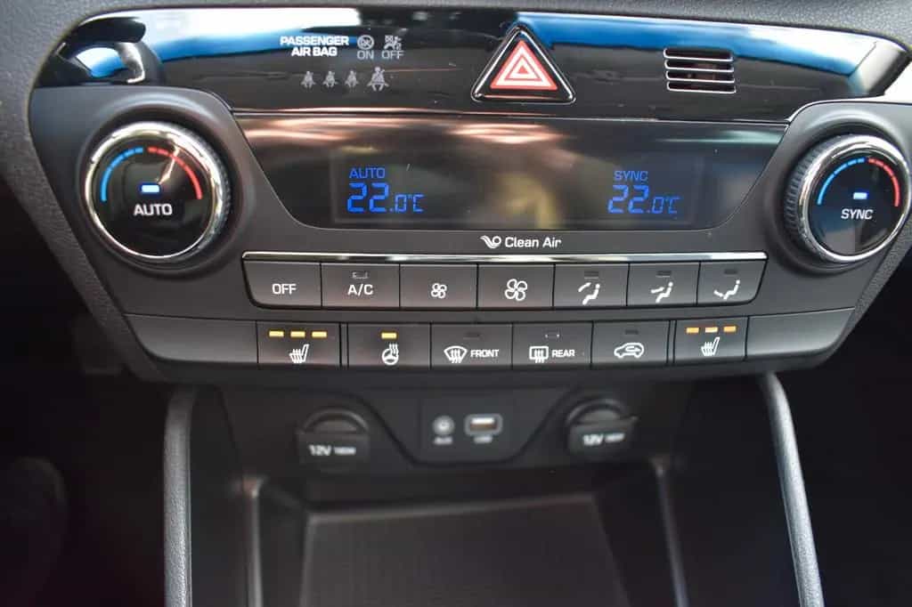 Hyundai TUCSON Style 2WD Panorama Dach Bluetooth Schaltr 02/2016-photo-21