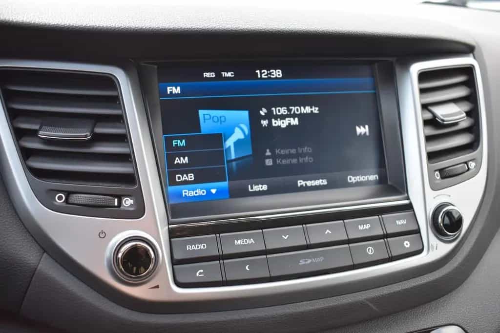 Hyundai TUCSON Style 2WD Panorama Dach Bluetooth Schaltr 02/2016-photo-25