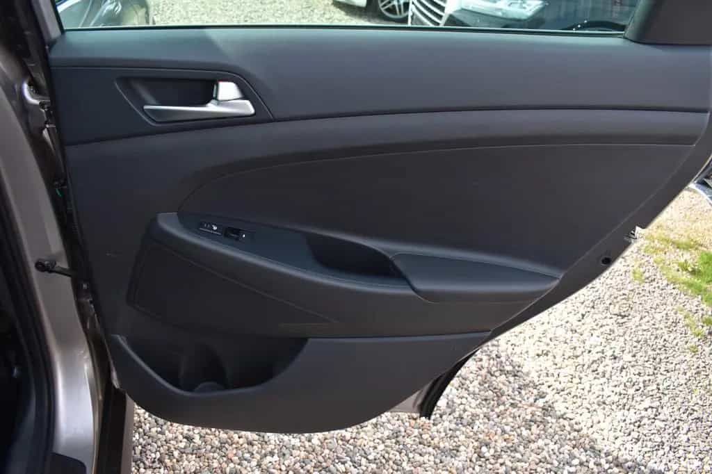 Hyundai TUCSON Style 2WD Panorama Dach Bluetooth Schaltr 02/2016-photo-27