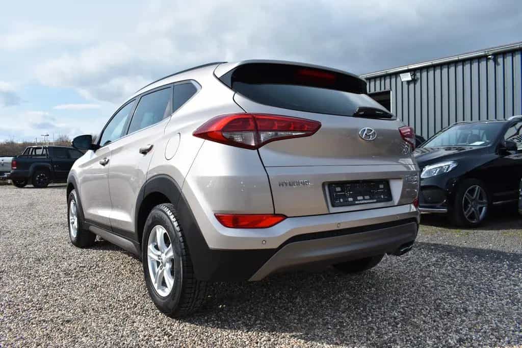Hyundai TUCSON Style 2WD Panorama Dach Bluetooth Schaltr 02/2016-photo-3