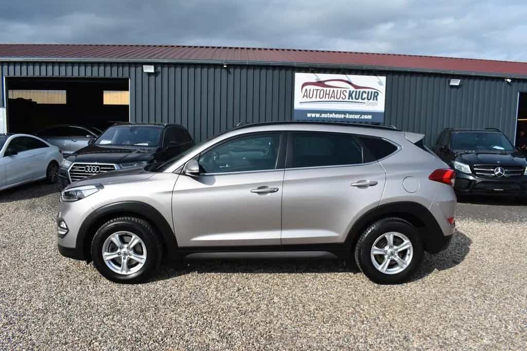 Hyundai TUCSON Style 2WD Panorama Dach Bluetooth Schaltr 02/2016-photo-6