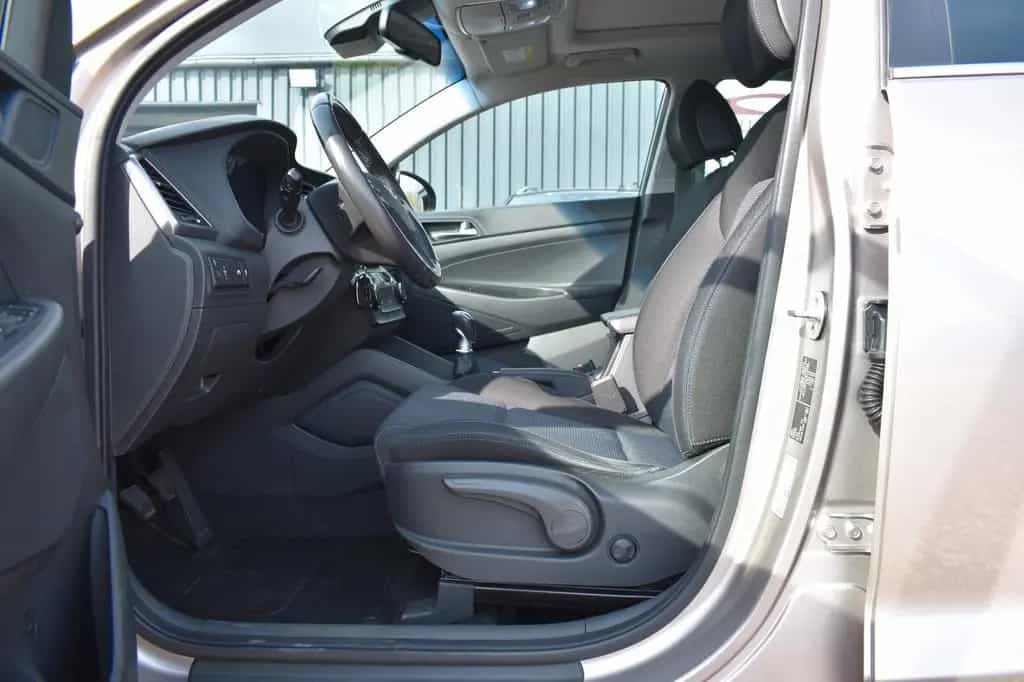 Hyundai TUCSON Style 2WD Panorama Dach Bluetooth Schaltr 02/2016-photo-8