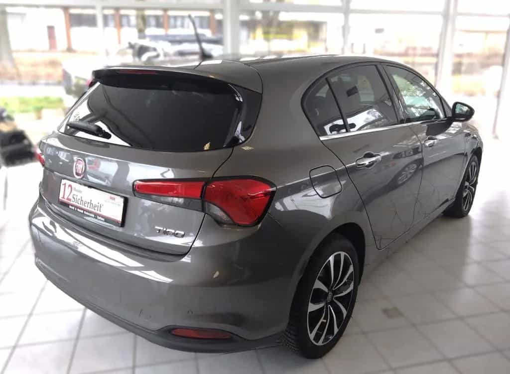 Fiat Tipo Hatchback 1.4 T-Jet LOUNG ACC Navi Sitzh. 11/2016-photo-2