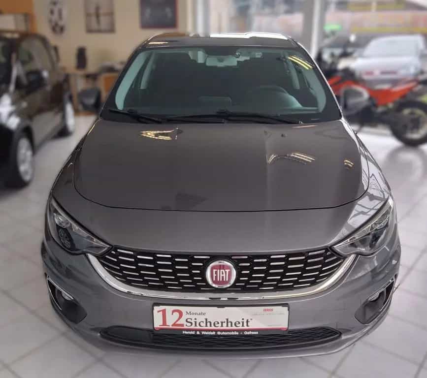 Fiat Tipo Hatchback 1.4 T-Jet LOUNG ACC Navi Sitzh. 11/2016-photo-4
