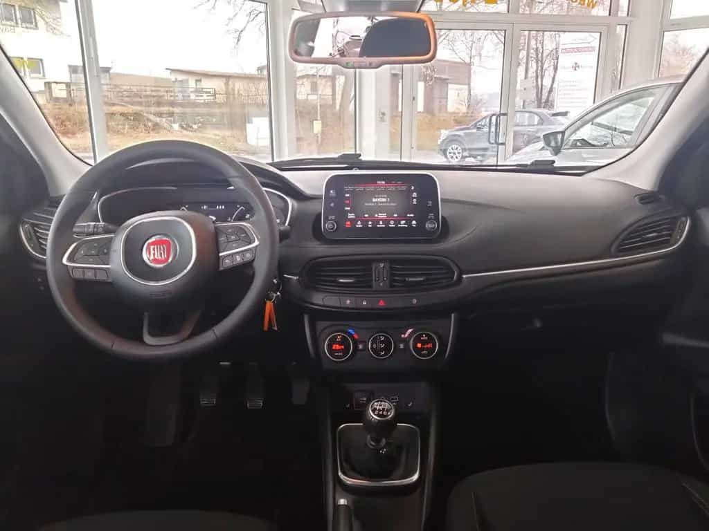 Fiat Tipo Hatchback 1.4 T-Jet LOUNG ACC Navi Sitzh. 11/2016-photo-5