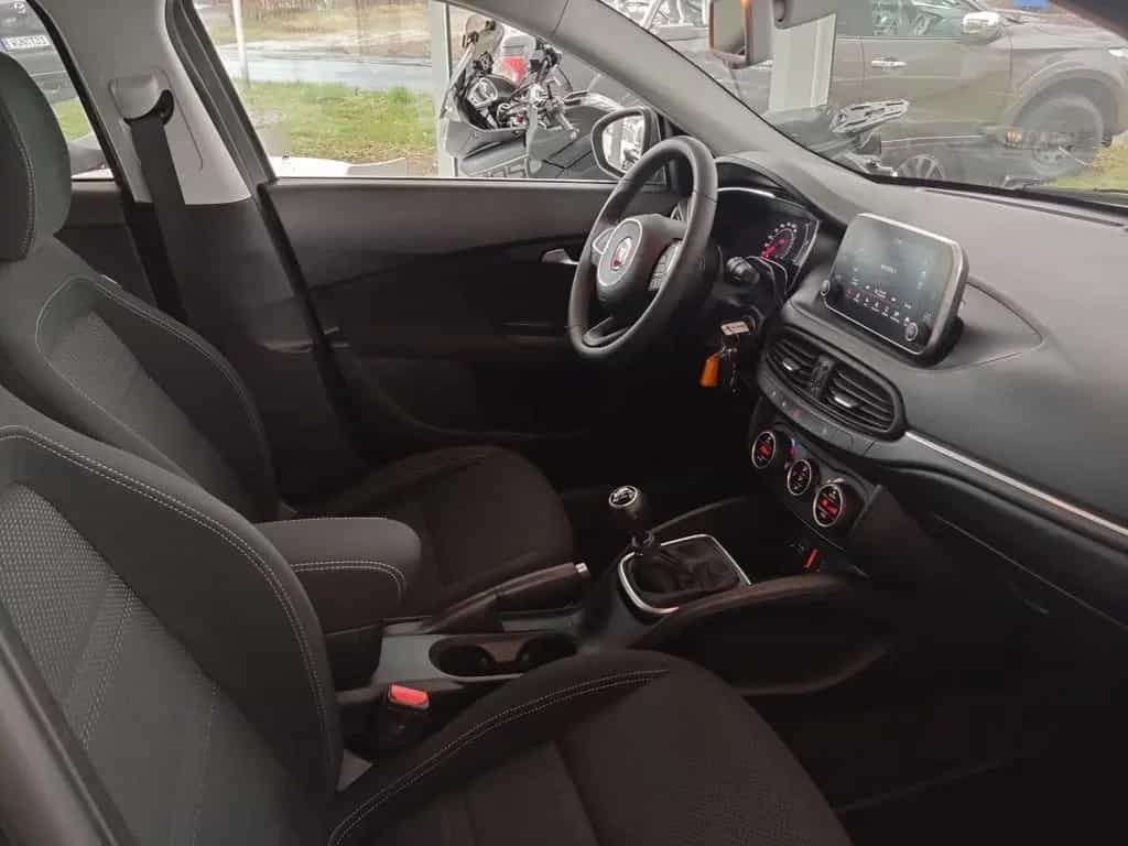 Fiat Tipo Hatchback 1.4 T-Jet LOUNG ACC Navi Sitzh. 11/2016-photo-7
