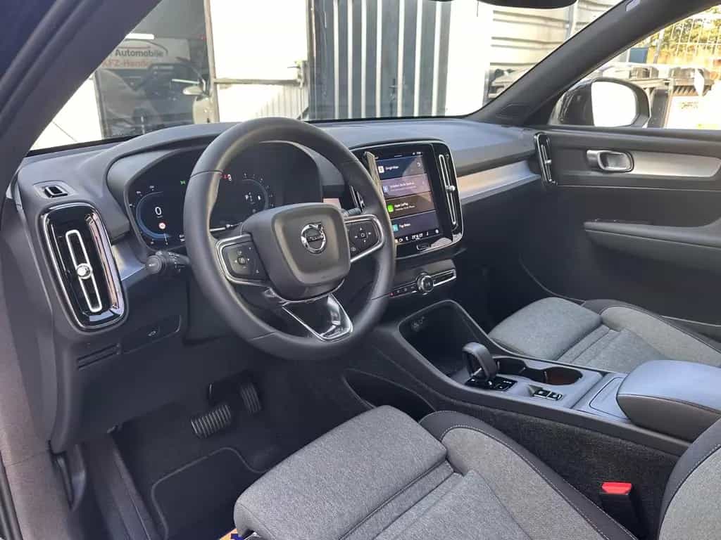 Volvo XC40 Core 2WD/LED/AHK/ACC 04/2024-photo-11