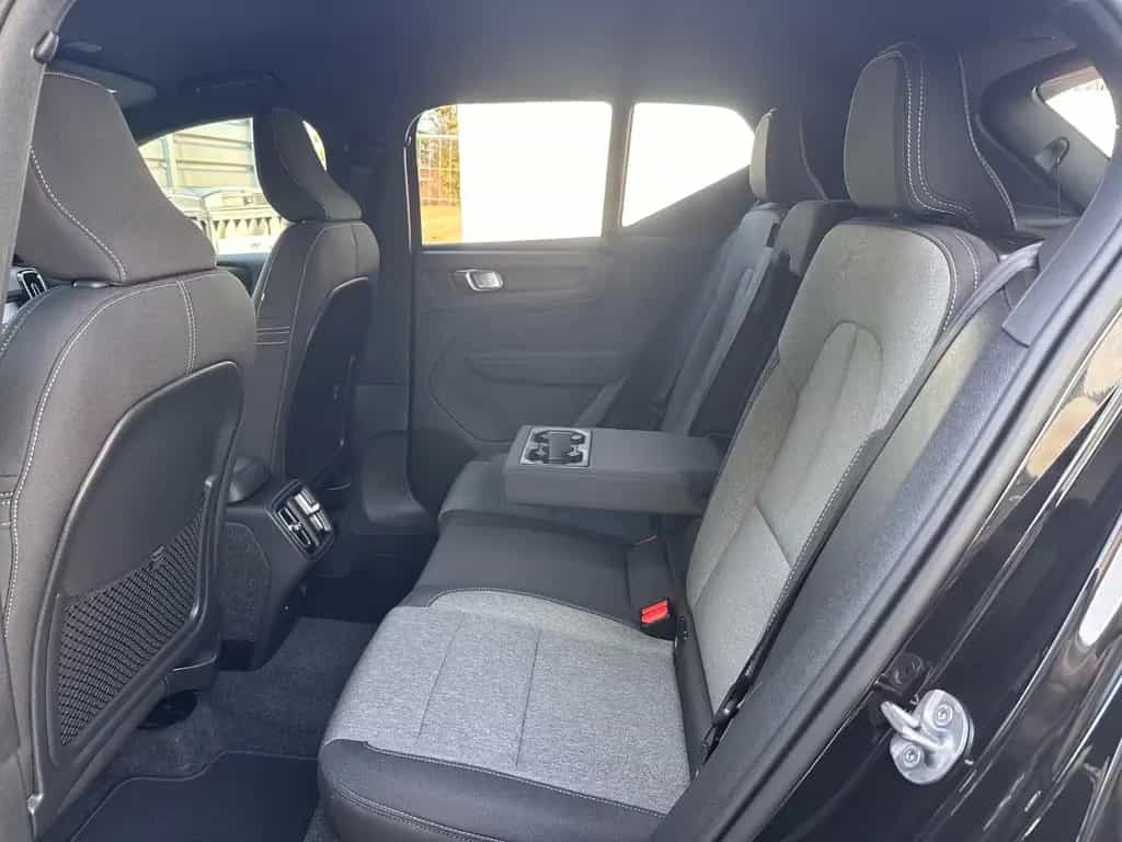 Volvo XC40 Core 2WD/LED/AHK/ACC 04/2024-photo-13