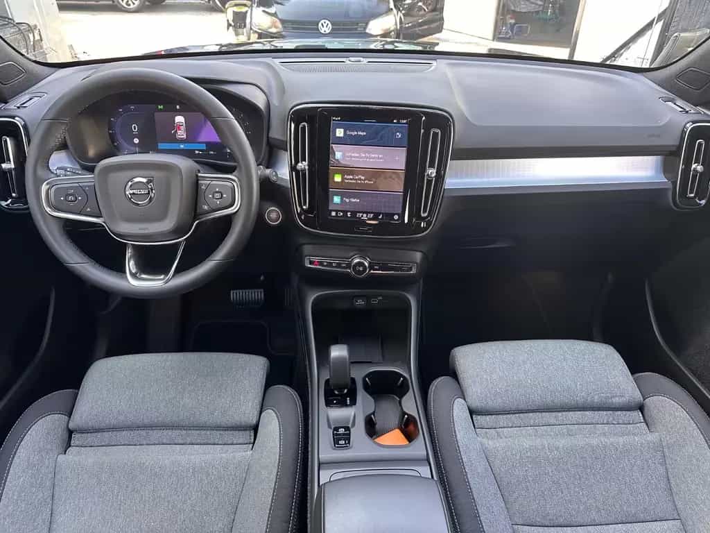 Volvo XC40 Core 2WD/LED/AHK/ACC 04/2024-photo-14