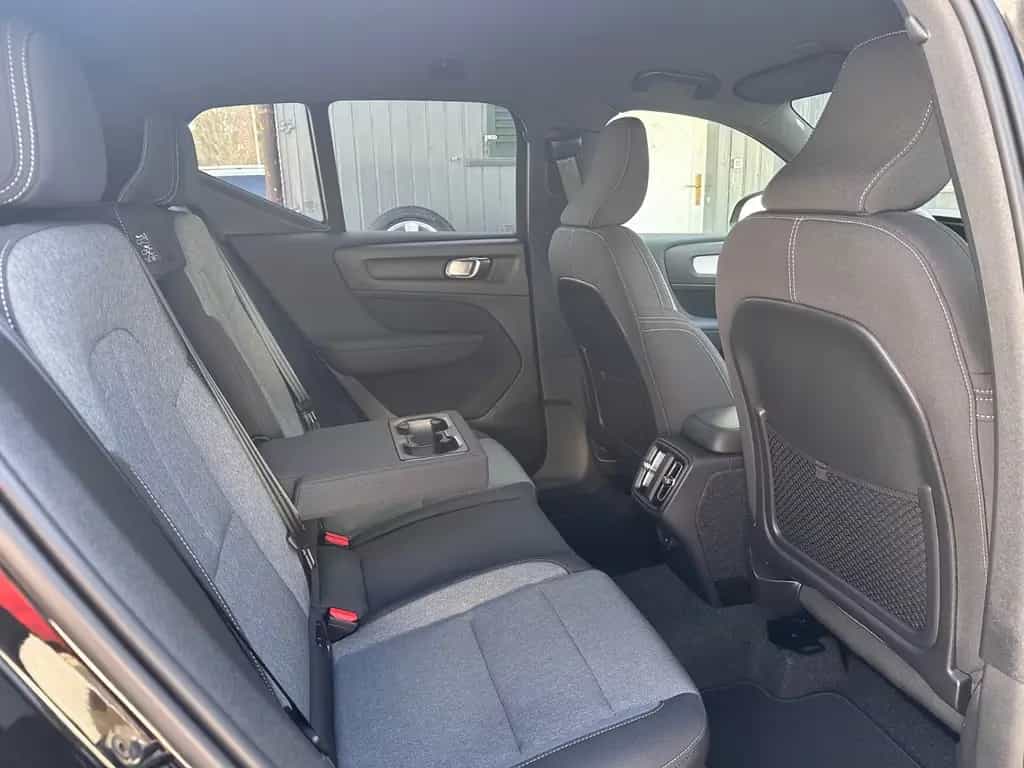 Volvo XC40 Core 2WD/LED/AHK/ACC 04/2024-photo-18