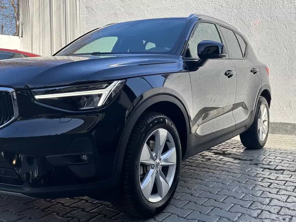 Volvo XC40 Core 2WD/LED/AHK/ACC 04/2024-photo-2
