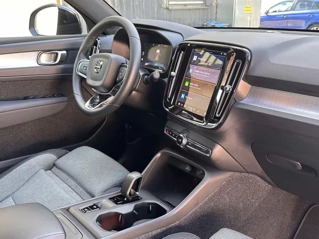 Volvo XC40 Core 2WD/LED/AHK/ACC 04/2024-photo-20