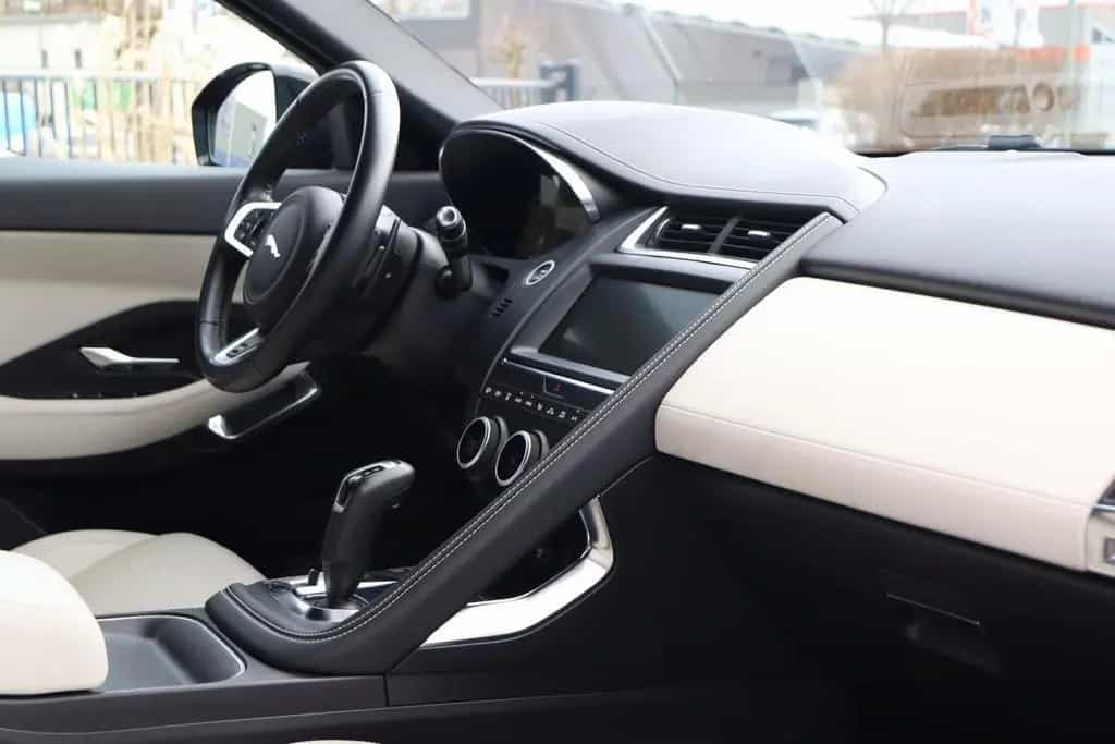 Jaguar E-Pace 2.0 D R-Dynamic AWD Black Pack +AHK+HEAD- 08/2019-photo-23